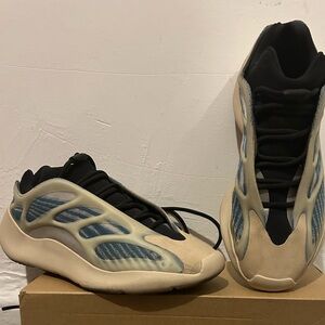 Yeezy 700 V3 Mono Safflower
